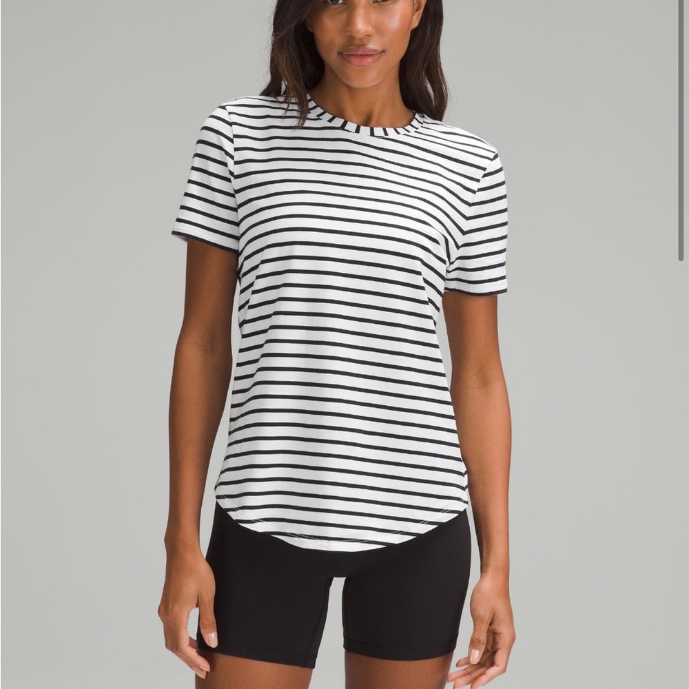 Lululemon Love Crewneck T-shirt Size 6
